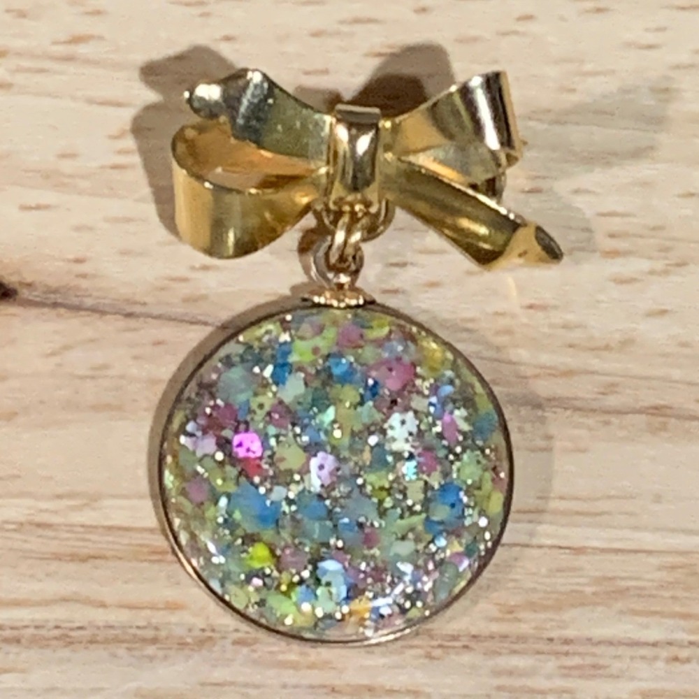 Gold Tone Bow Dangle‎ Brooch Pin Multicolor Glitter Resin Round Charm Sparkly